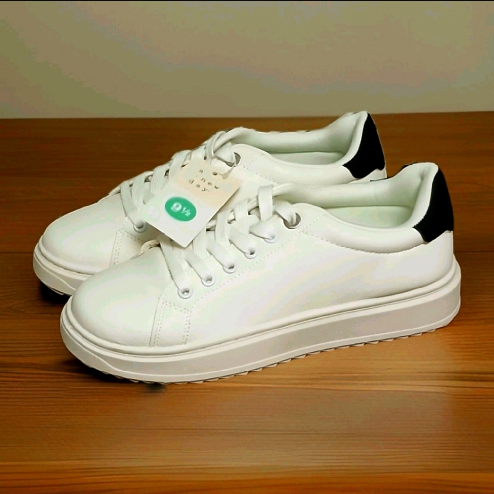 Target 'A New Day' Size-9.5 White & Dark Blue Peggy Sneakers BRAND NEW - Picture 2 of 10